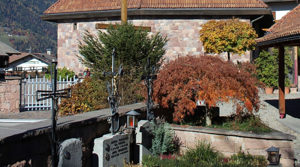 Pfarrkirche Heiligkreuz in Verdins in der Gemeinde Schenna (Südtirol)