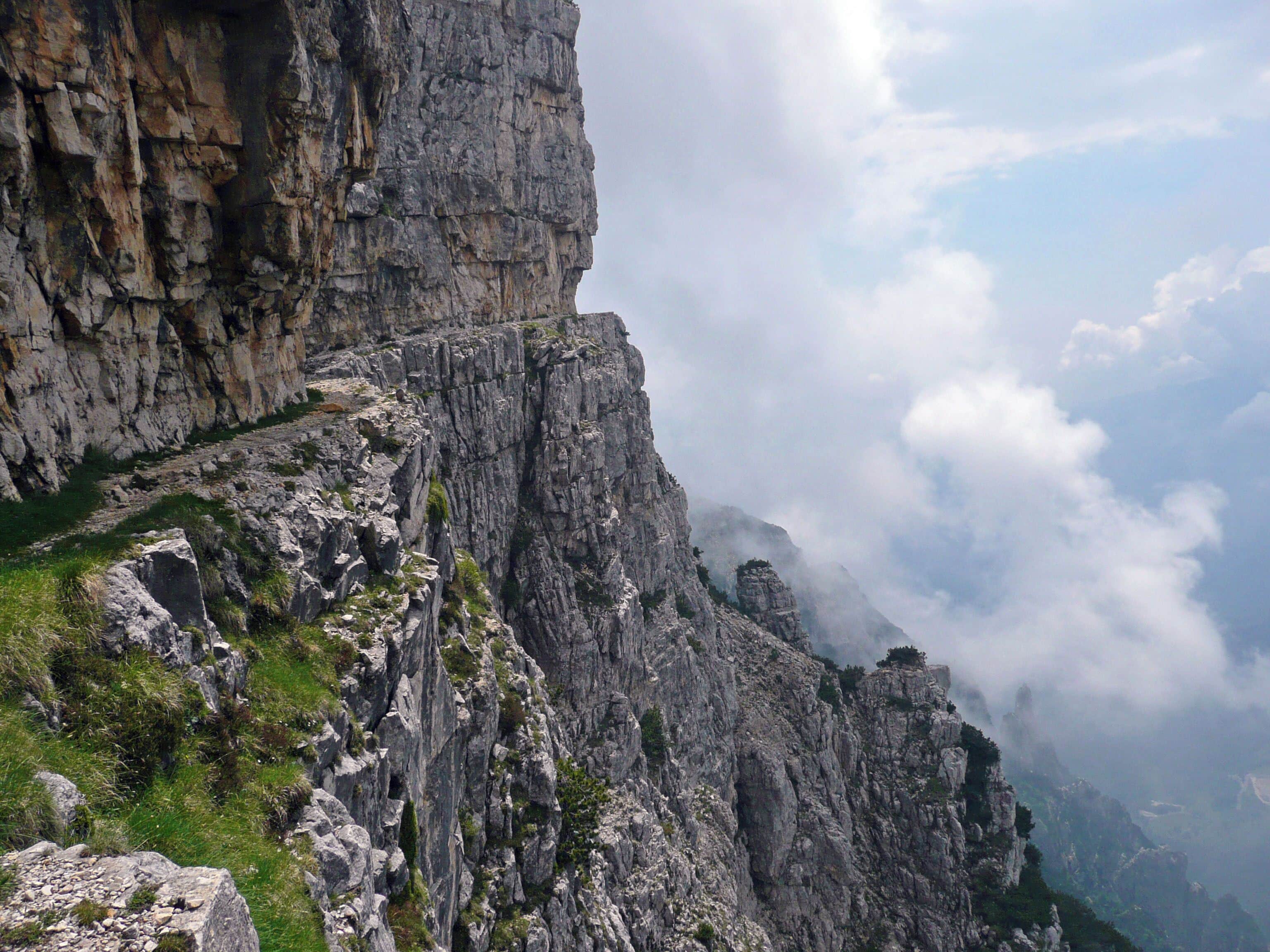 Strada delle Gallerie, Strada della Prima Armata: Der Weg geht an dieser Stelle durch den Tunnel