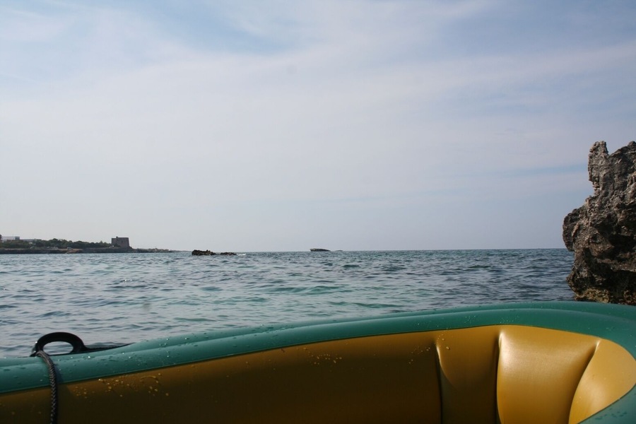 torre specchia rocce emerse