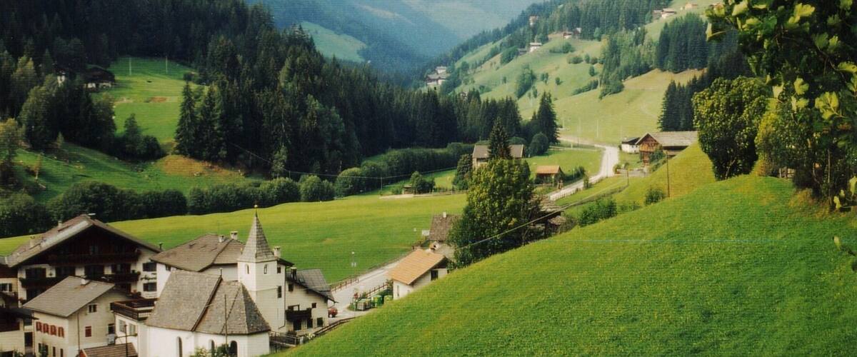 Astfeld mit St. Erasmus (ca. 1990) This media shows the cultural heritage monument with the number 17168 in South Tyrol.