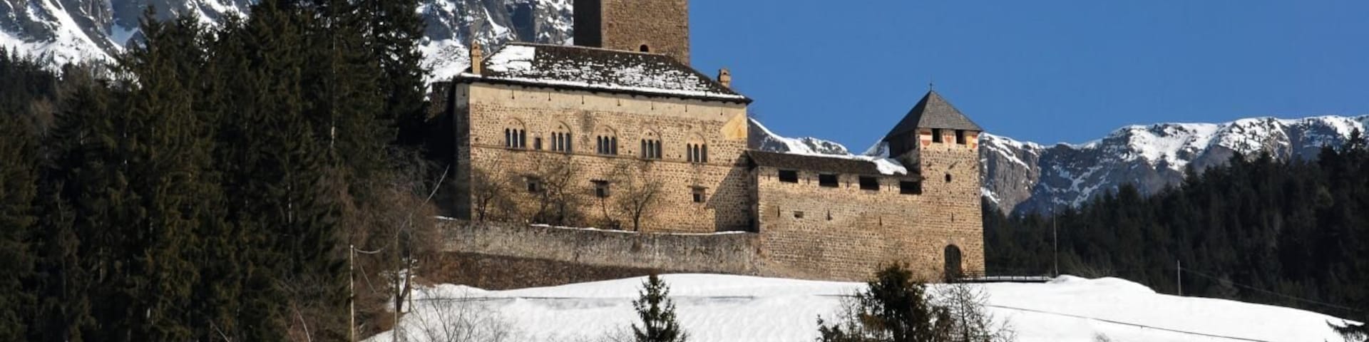 Village Sarnthein in Valley Sarntal: Castle Reinegg))