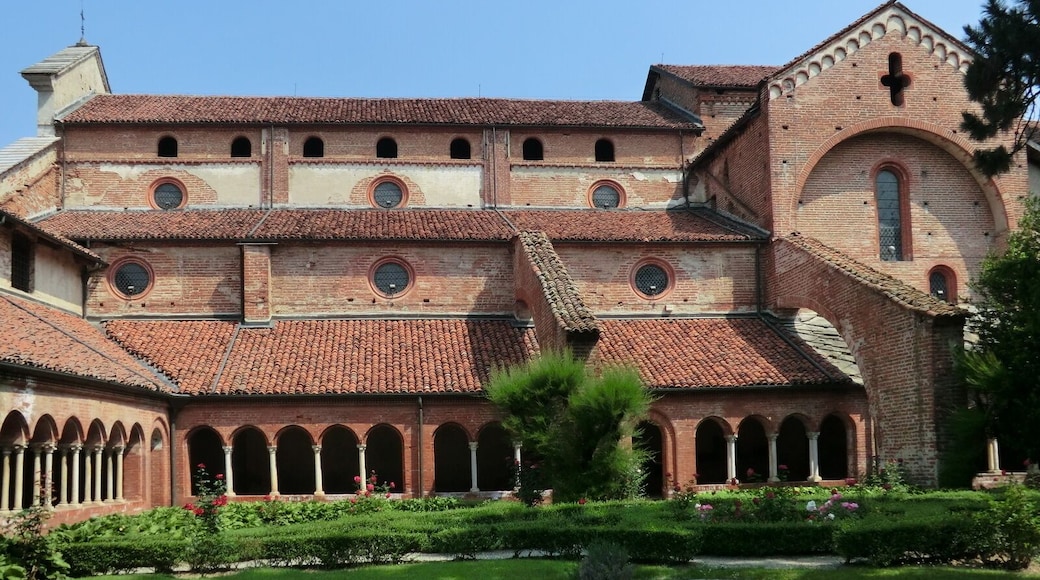 Abbazia di Santa Maria di Staffarda, Staffarda di Revello, Piedmont, Italy Staffarda Abbey Native name Abbazia di Santa Maria di Staffarda Location Staffarda di Revello, Piedmont, Italy Coordinates 44° 43′ 15″ N, 7° 26′ 13″ E Established 12th century date QS:P,+1150-00-00T00:00:00Z/7 Web page www.cistercensi.info/abbazie/abbazie.asp?ab=1081&lin=en Authority control : Q833321 institution QS:P195,Q833321