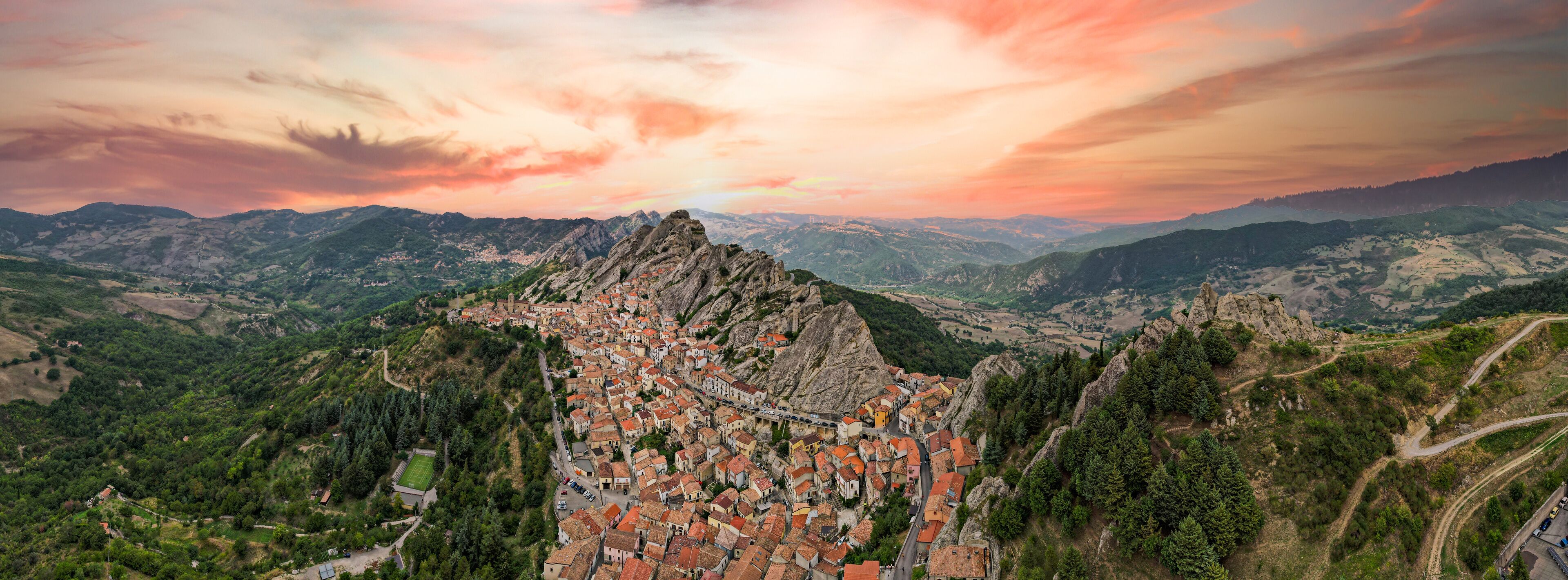 Vista aerea di Pietrapertosa, volo dell'angelo, basilicata, italia