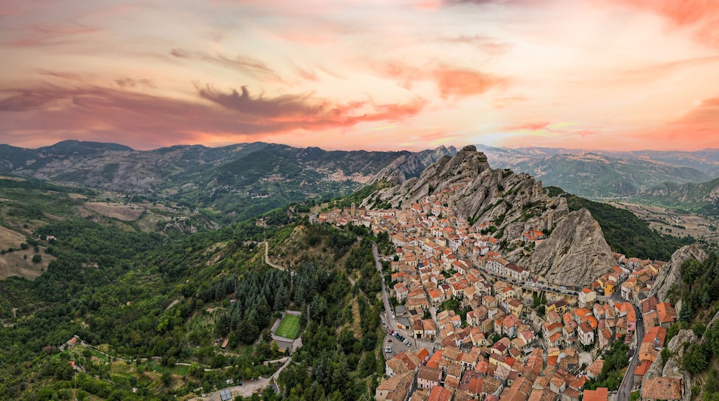 Vista aerea di Pietrapertosa, volo dell'angelo, basilicata, italia
