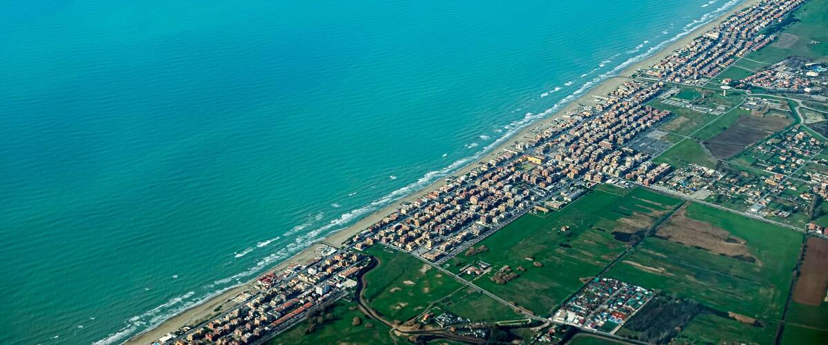 foto aerea del litorale romano - 6022