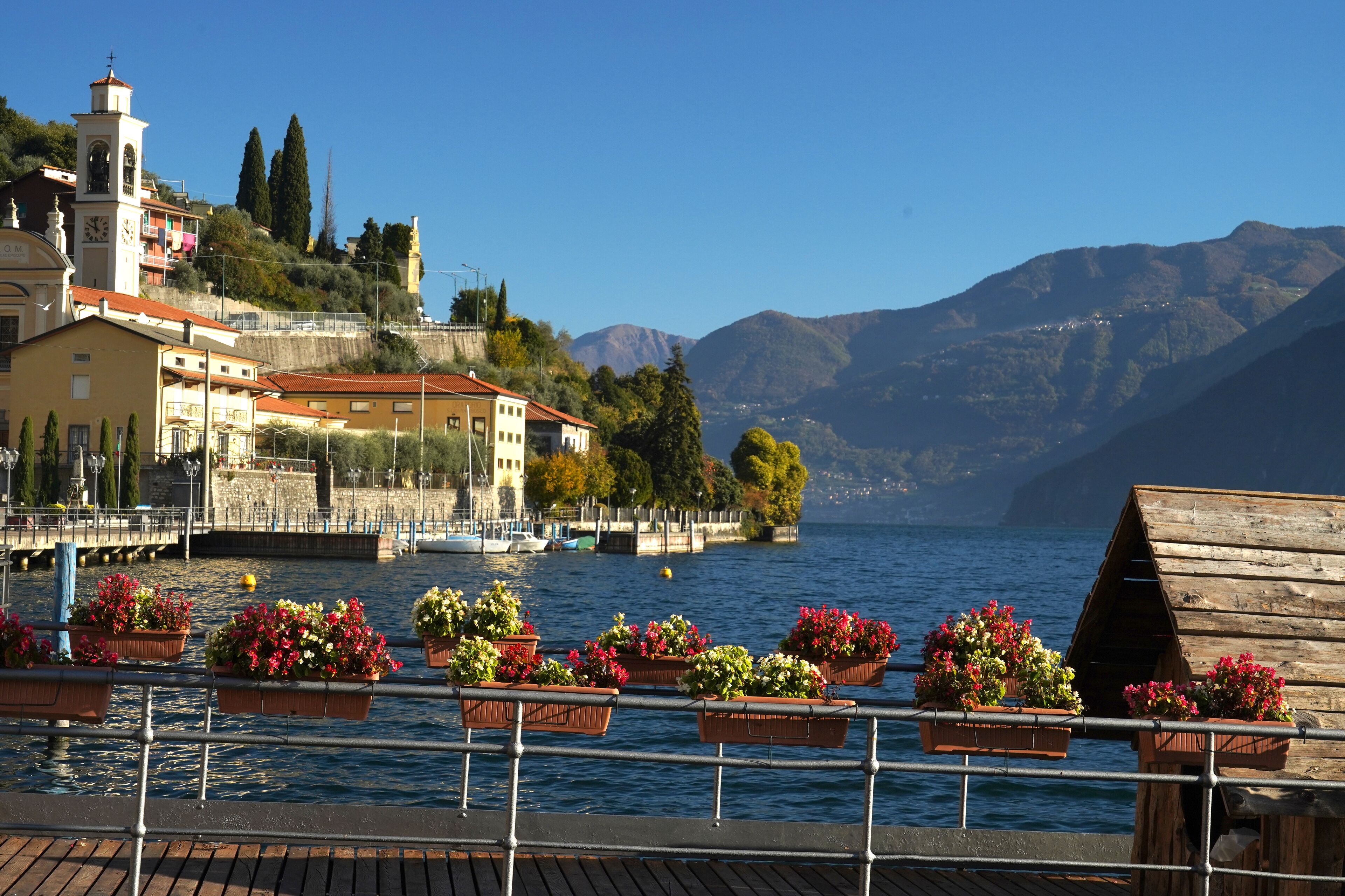 Veduta autunnale del Lago d'Iseo. Provincia di Bergamo, Lombardia, Italia.