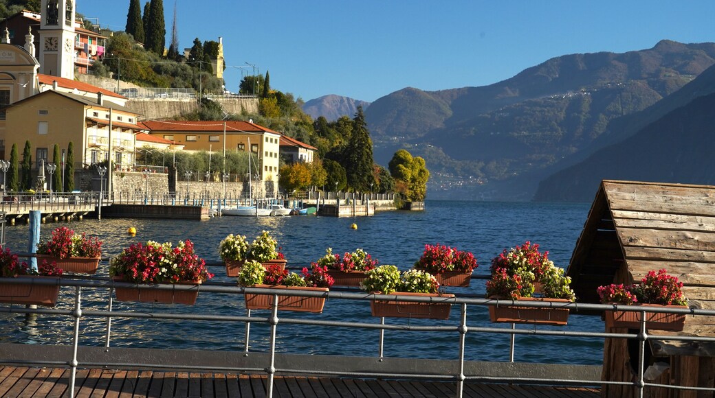 Veduta autunnale del Lago d'Iseo. Provincia di Bergamo, Lombardia, Italia.