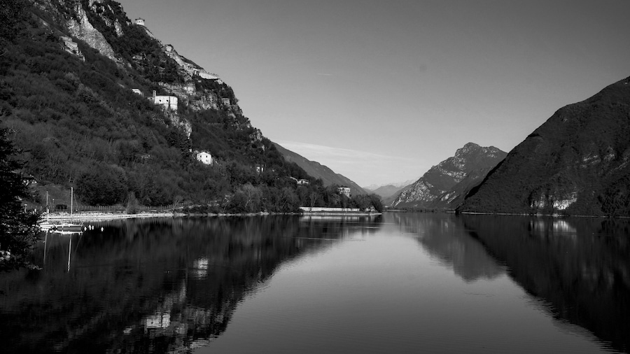Veduta autunnale del Lago d'Iseo. Provincia di Bergamo, Lombardia, Italia.