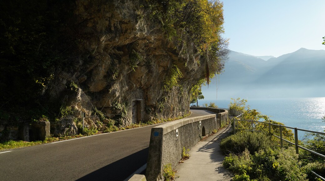 Veduta autunnale del Lago d'Iseo. Provincia di Bergamo, Lombardia, Italia.
