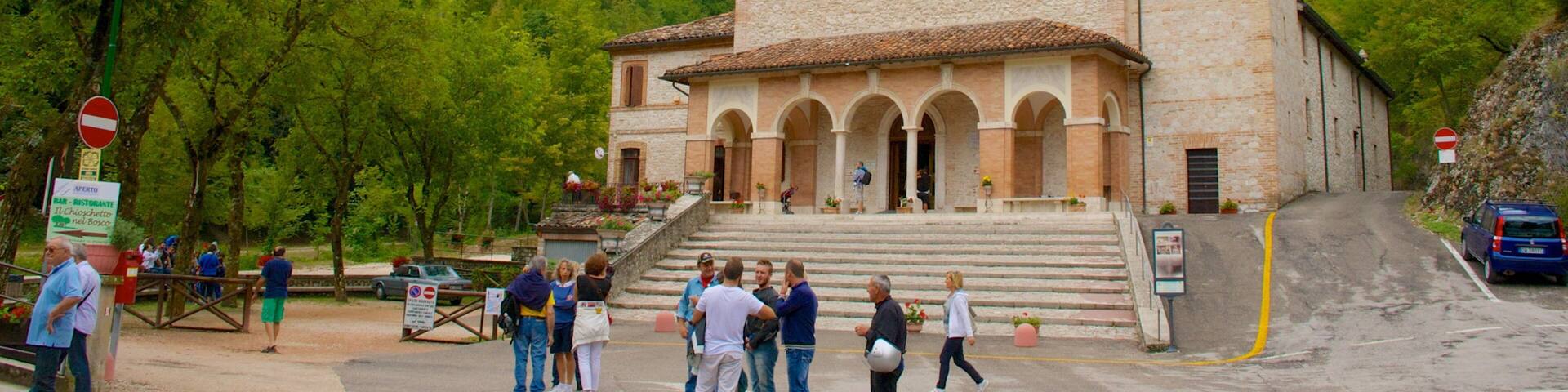 Italy showing heritage architecture, a church or cathedral and a small town or village