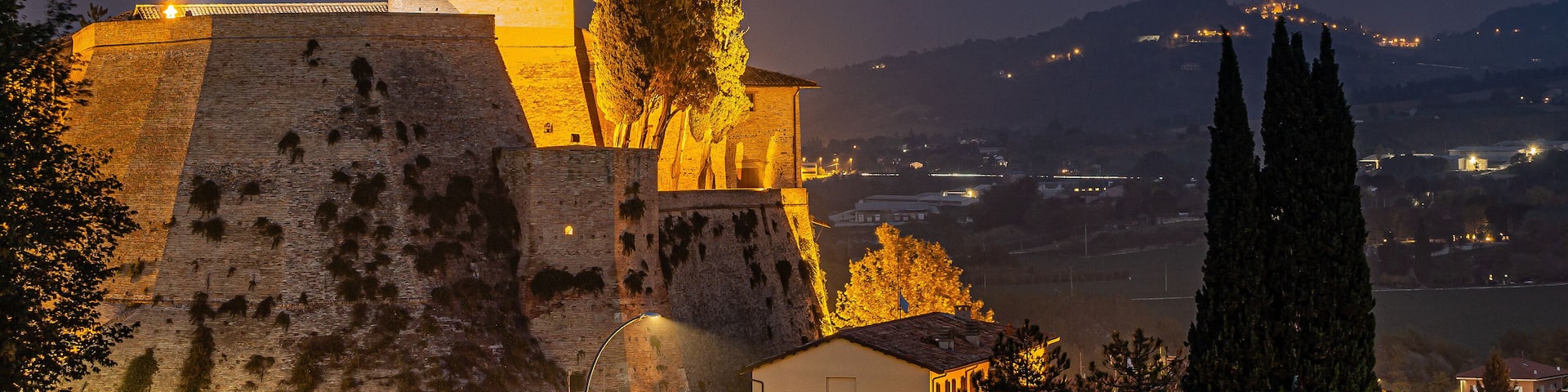 Meldola Fortress, it is believed that it is a building from the 10th-11th centuries. This monument is located in the city of Meldola in Italy.