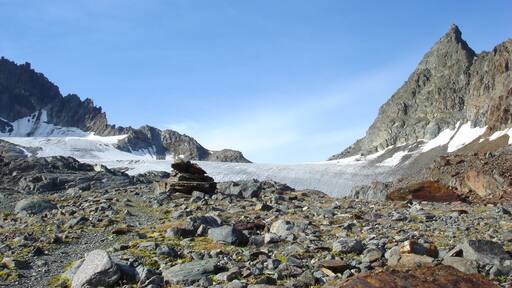 Blick auf den schon schwindenden Gletscher der Fuorcla und den Piz Grialetsch der von dieser Seite am schönsten aussieht