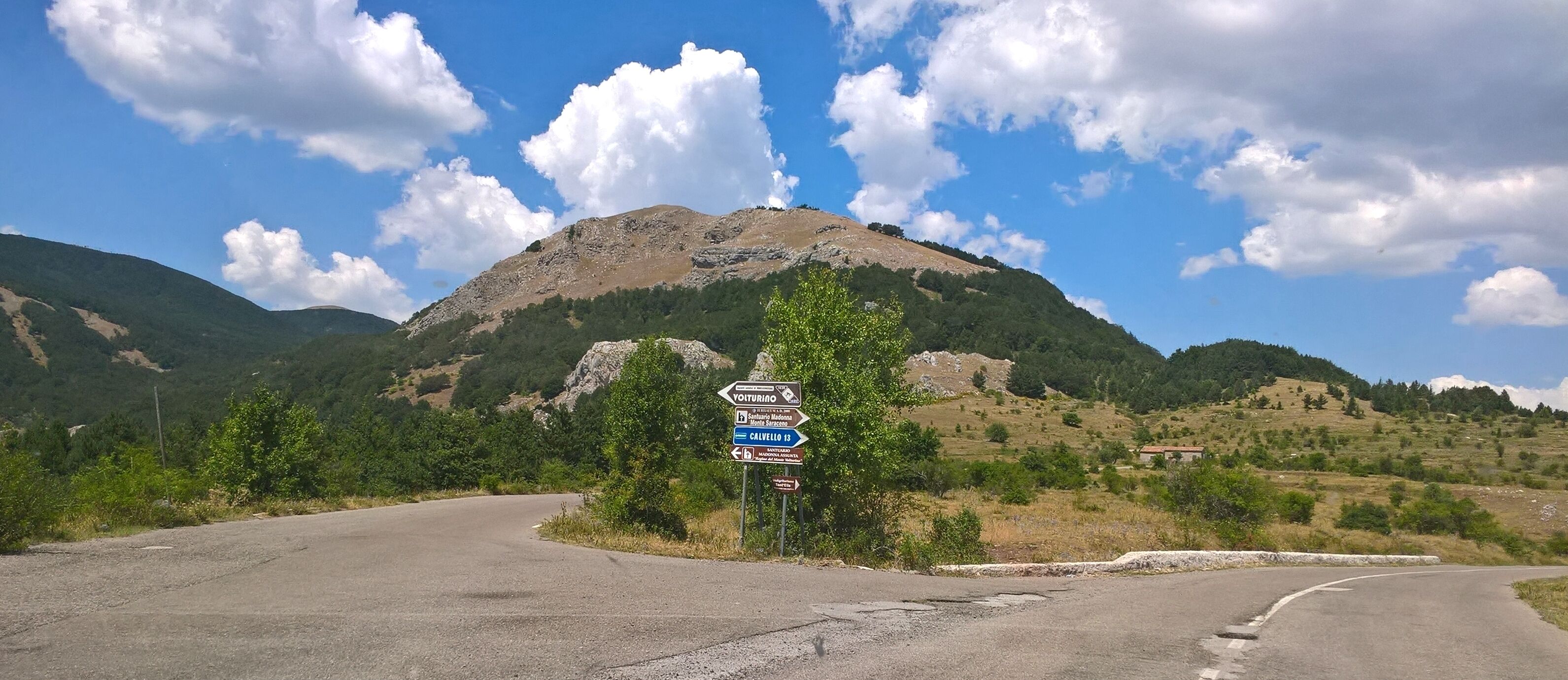 A mountain road with directional signs for Volturino, San Marino, and Calvelo 15.