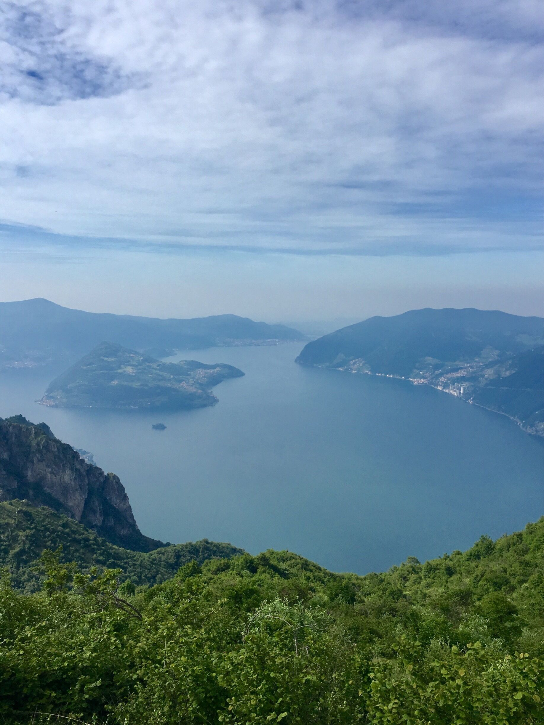 The wiew of the Iseo lake from the "colle dei trentapassi "

#iseolake #mountain #lake #italy #alps #trekking #nature