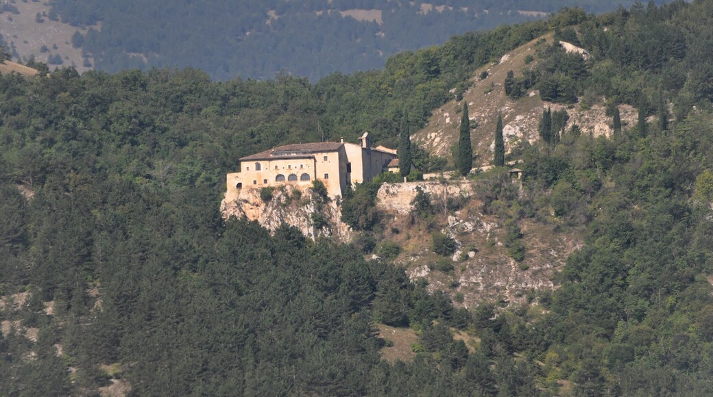 Fossa (Italy) 2013 Dieses Foto entstand in Zusammenarbeit mit Stadtbesichtigungen.de Die Seiten Stadtbesichtigungen.de, der dazugehörige Reise Blog sowie die Facebookseite: Stadtbesichtigungen Rom dürfen dieses Bild für Ihre Veröffentlichungen ohne den Hinweis auf Wikipedia, Commons bzw der Lizenz verwenden. Die Verantwortlichen habe von mir (Ra Boe) die Originaldaten zur freien Verfügung übermittelt bekommen.