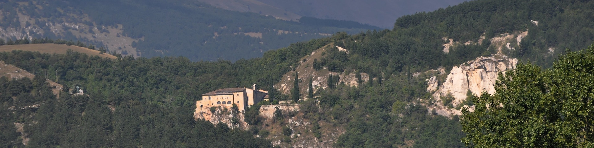 Fossa (Italy) 2013 Dieses Foto entstand in Zusammenarbeit mit Stadtbesichtigungen.de Die Seiten Stadtbesichtigungen.de, der dazugehörige Reise Blog sowie die Facebookseite: Stadtbesichtigungen Rom dürfen dieses Bild für Ihre Veröffentlichungen ohne den Hinweis auf Wikipedia, Commons bzw der Lizenz verwenden. Die Verantwortlichen habe von mir (Ra Boe) die Originaldaten zur freien Verfügung übermittelt bekommen.