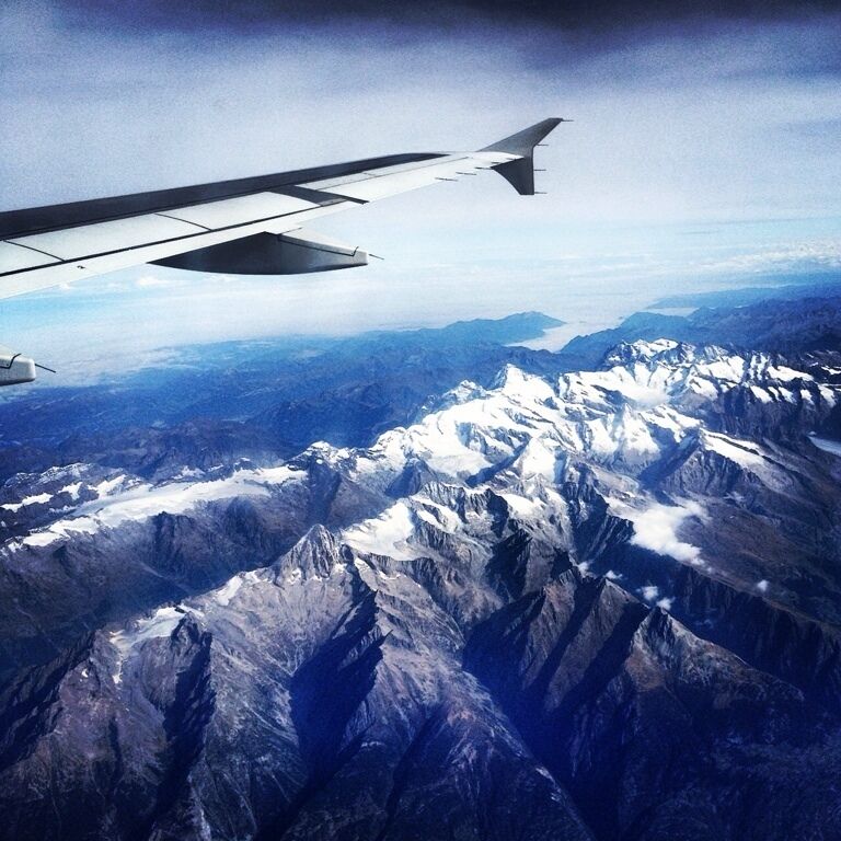 "Gran paradiso" somewhere over #Italy & #France :)
enjoying the view in a loooong trip...

#paraiso #paradiso #greatviews #sky #travel 