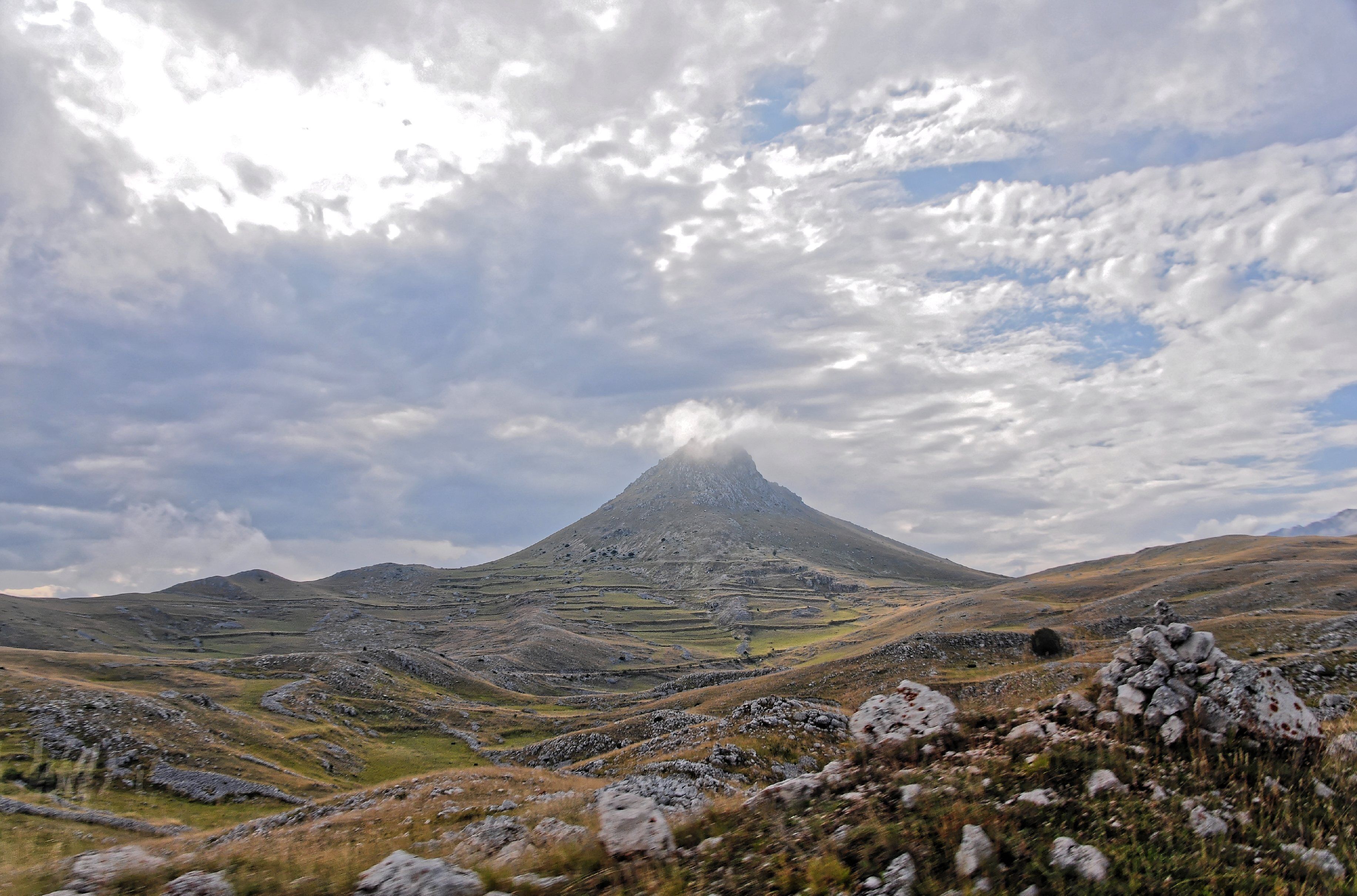 Campo Imperatore 2013 Dieses Foto entstand in Zusammenarbeit mit Stadtbesichtigungen.de Die Seiten Stadtbesichtigungen.de, der dazugehörige Reise Blog sowie die Facebookseite: Stadtbesichtigungen Rom dürfen dieses Bild für Ihre Veröffentlichungen ohne den Hinweis auf Wikipedia, Commons bzw der Lizenz verwenden. Die Verantwortlichen habe von mir (Ra Boe) die Originaldaten zur freien Verfügung übermittelt bekommen.