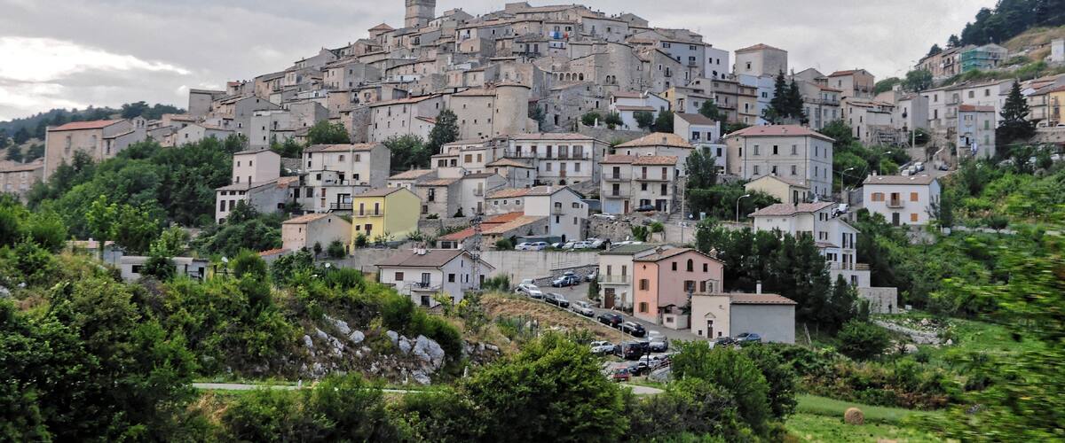 Castel del Monte 2013 Dieses Foto entstand in Zusammenarbeit mit Stadtbesichtigungen.de Die Seiten Stadtbesichtigungen.de, der dazugehörige Reise Blog sowie die Facebookseite: Stadtbesichtigungen Rom dürfen dieses Bild für Ihre Veröffentlichungen ohne den Hinweis auf Wikipedia, Commons bzw der Lizenz verwenden. Die Verantwortlichen habe von mir (Ra Boe) die Originaldaten zur freien Verfügung übermittelt bekommen.