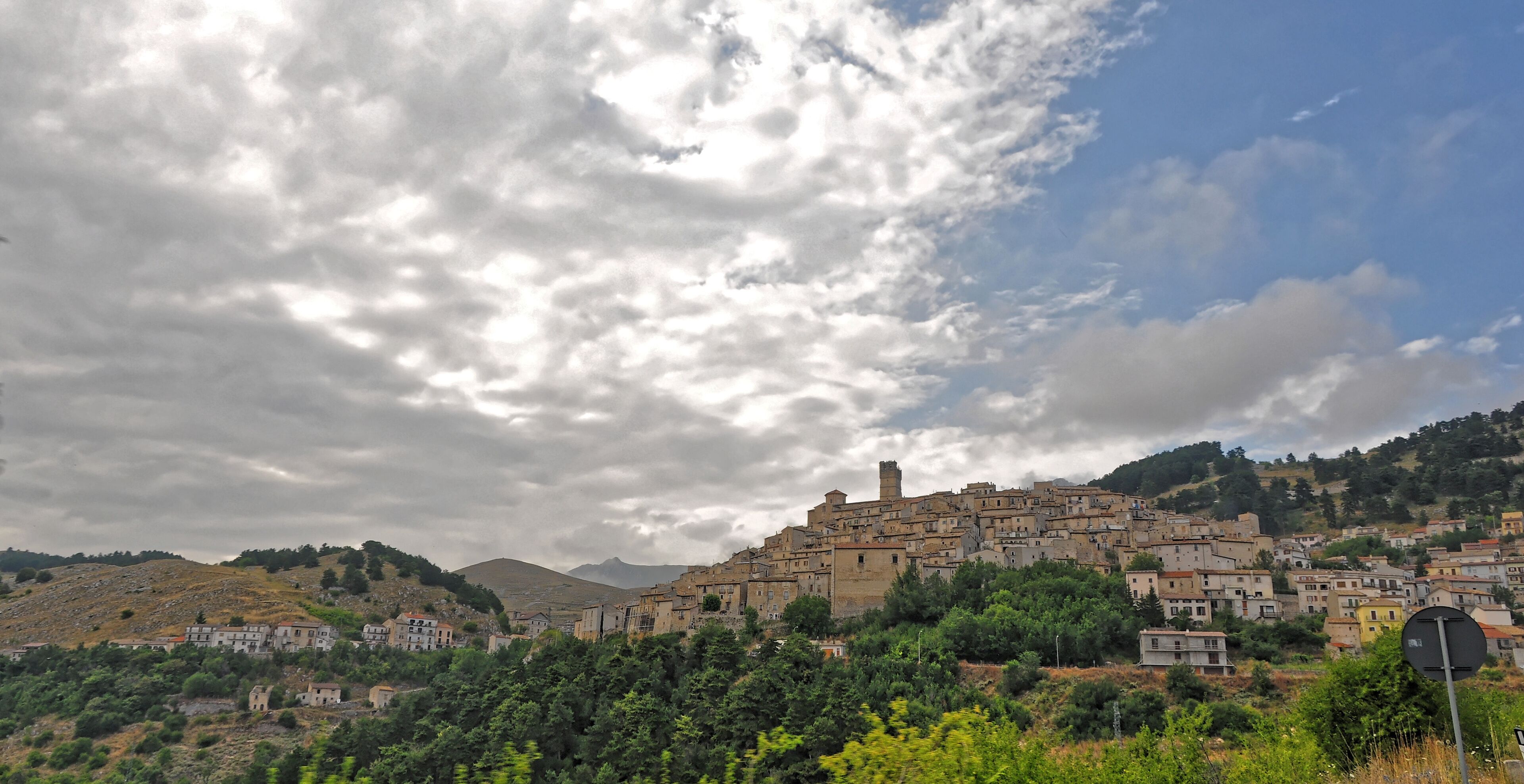 Castel del Monte 2013 Dieses Foto entstand in Zusammenarbeit mit Stadtbesichtigungen.de Die Seiten Stadtbesichtigungen.de, der dazugehörige Reise Blog sowie die Facebookseite: Stadtbesichtigungen Rom dürfen dieses Bild für Ihre Veröffentlichungen ohne den Hinweis auf Wikipedia, Commons bzw der Lizenz verwenden. Die Verantwortlichen habe von mir (Ra Boe) die Originaldaten zur freien Verfügung übermittelt bekommen.