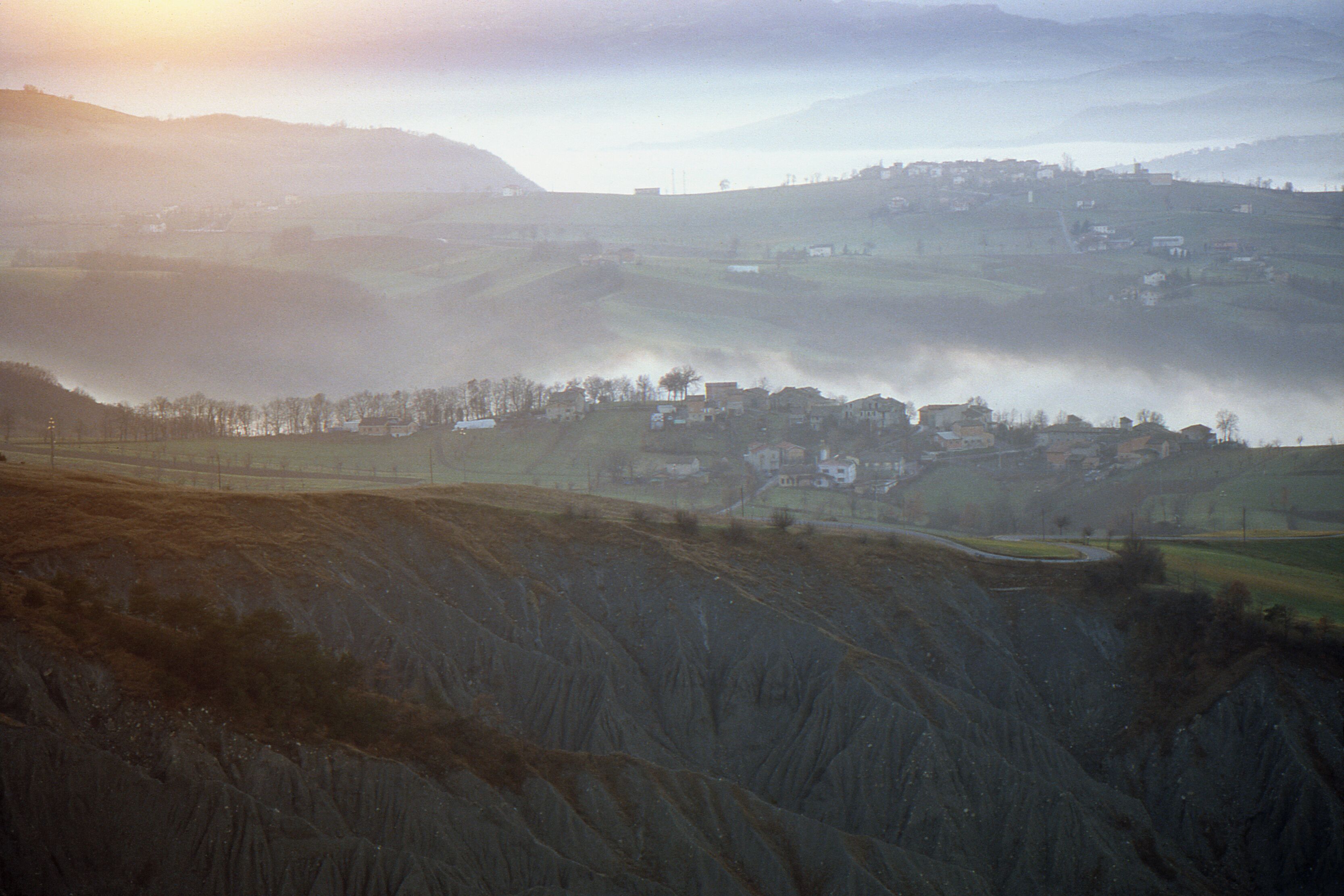 Tramonto - Castello di Canossa (RE) Italia - 1991