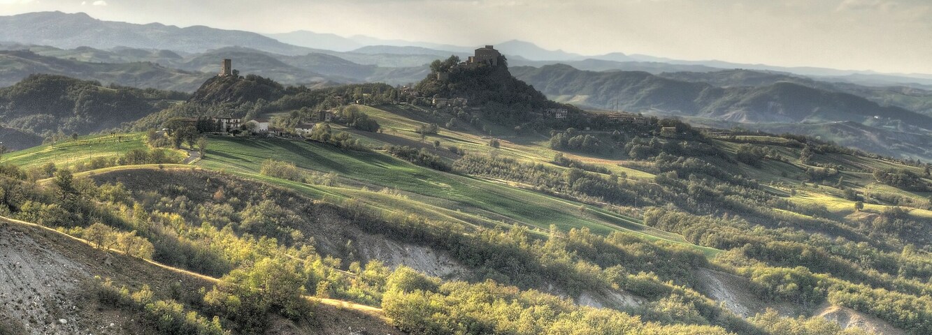 Castello di Rossena tra i calanchi - Canossa, Reggio Emilia, Italia