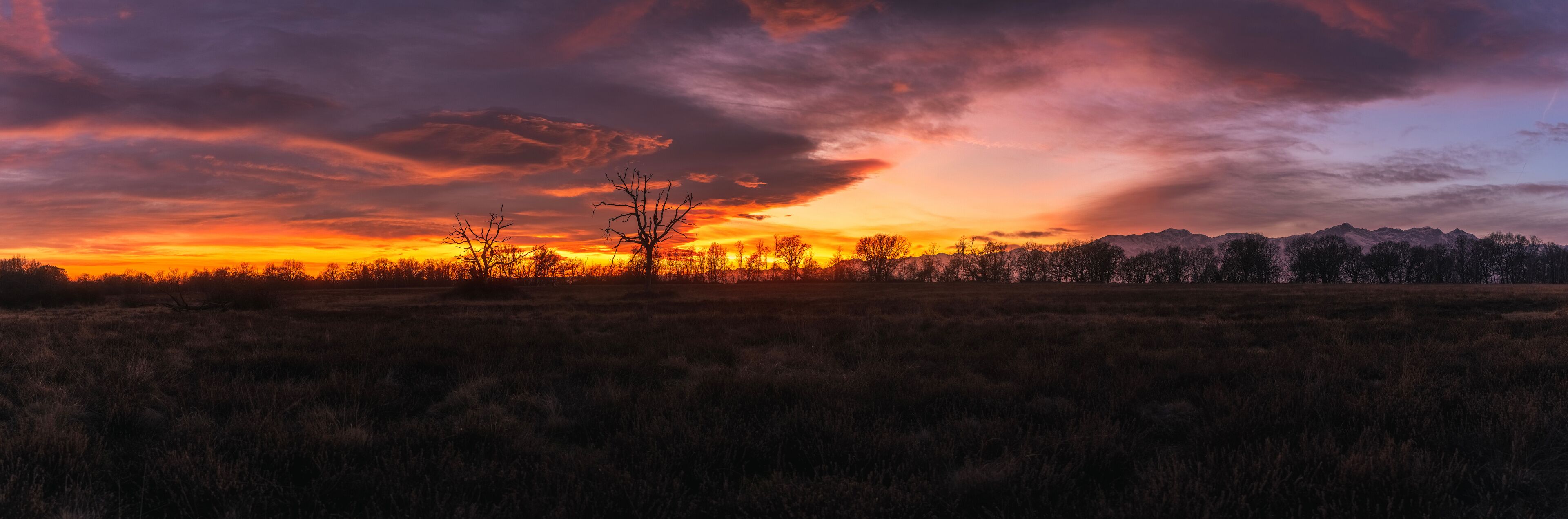 Panorama del Parco della Baraggia durante un tramonto, Candelo, Biella Italia