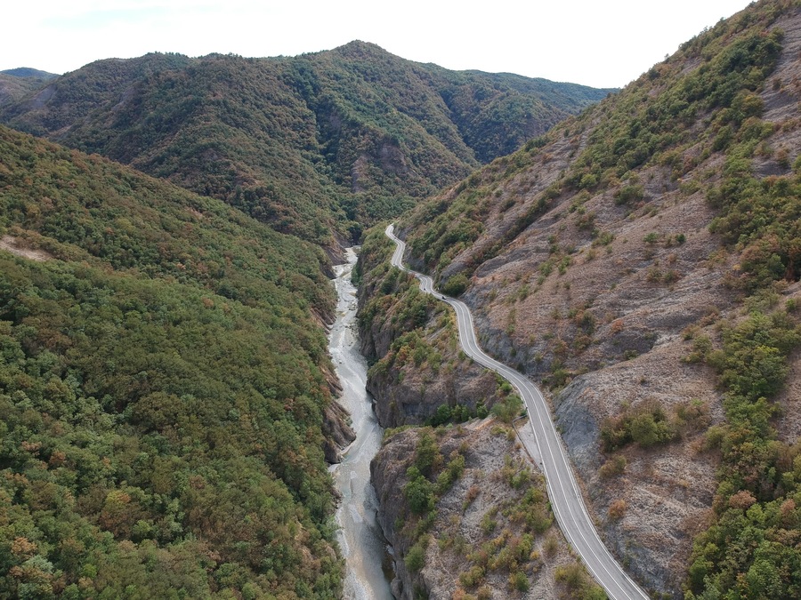 The canyon and the adjoining road between low and high valley