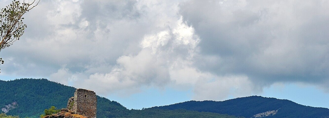 I ruderi del castello visti da sud