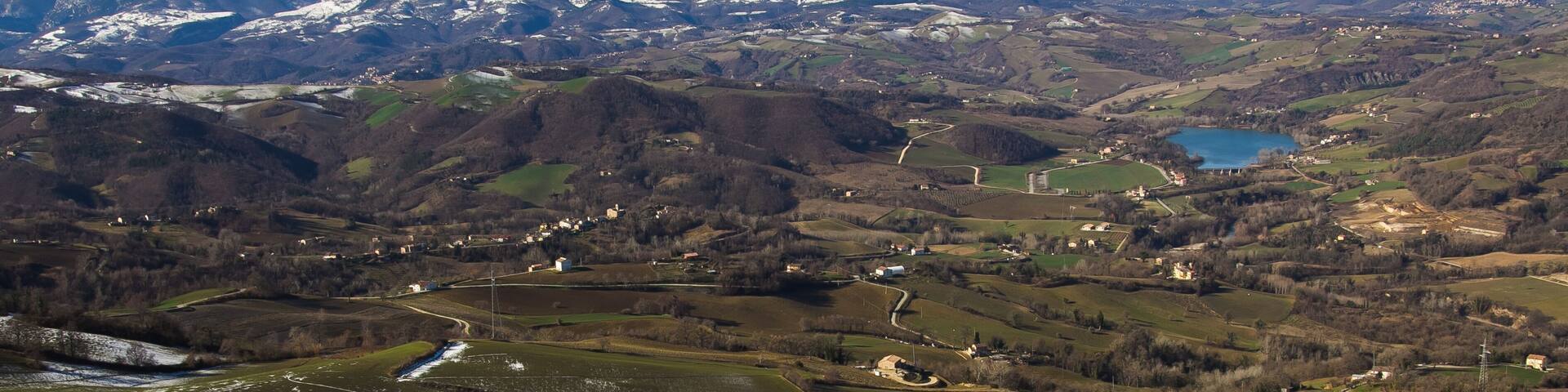 Veduta panoramica dei monti sibillini nelle marche
