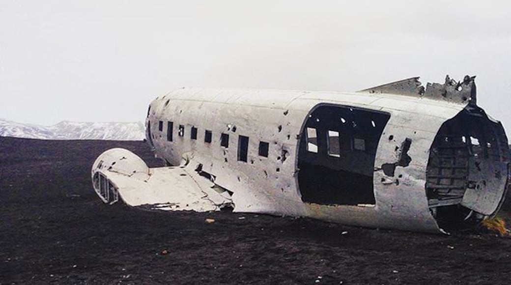 The famous Sólheimasandur Plane Crash - somewhat eerie but very cool to see. Definitely worth a detour ! Instructions on how to get here will be up on the blog in upcoming weeks. #WATravels #MyStopover