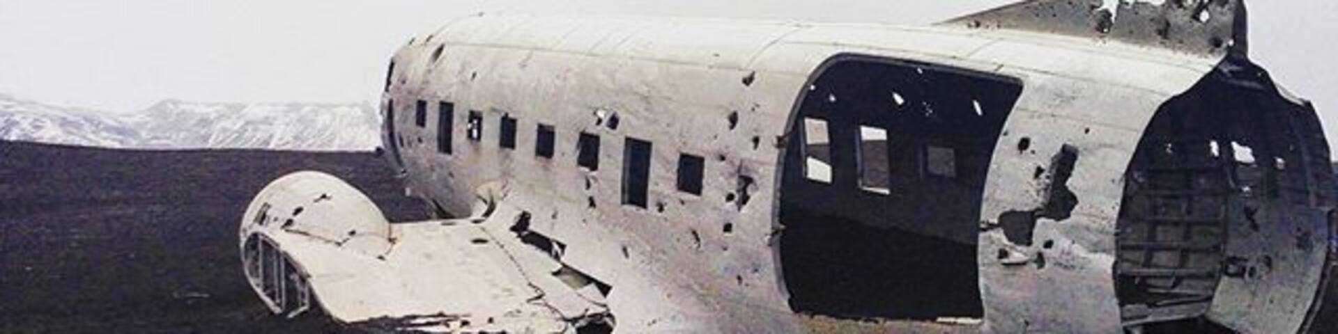 The famous Sólheimasandur Plane Crash - somewhat eerie but very cool to see. Definitely worth a detour ! Instructions on how to get here will be up on the blog in upcoming weeks. #WATravels #MyStopover