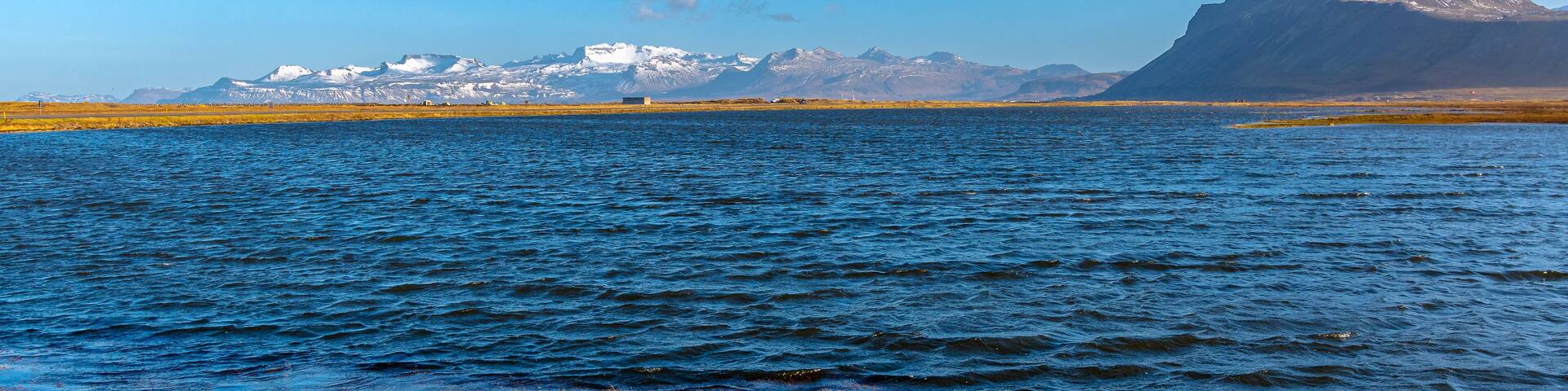 traumhafte Berglandschaft am Flughafen Rif auf der Halbinsel Snæfellsbær, Island