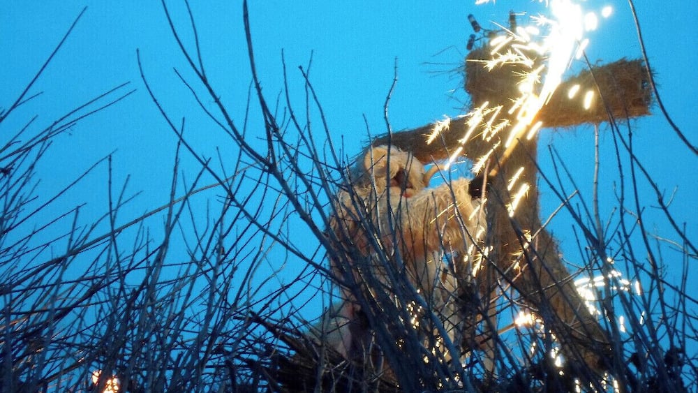 Busó lighting the bonfire at the end of Busójárás
#TroveOn
Read more here!
www.endoftherainbow.net/blog/2014/3/7/the-demons-parade-mohacs-busojaras