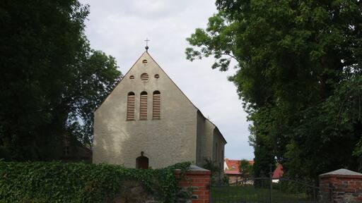 Wriezen in Brandenburg. Die Kirche in Biesdorf steht unter Denkmalschutz.