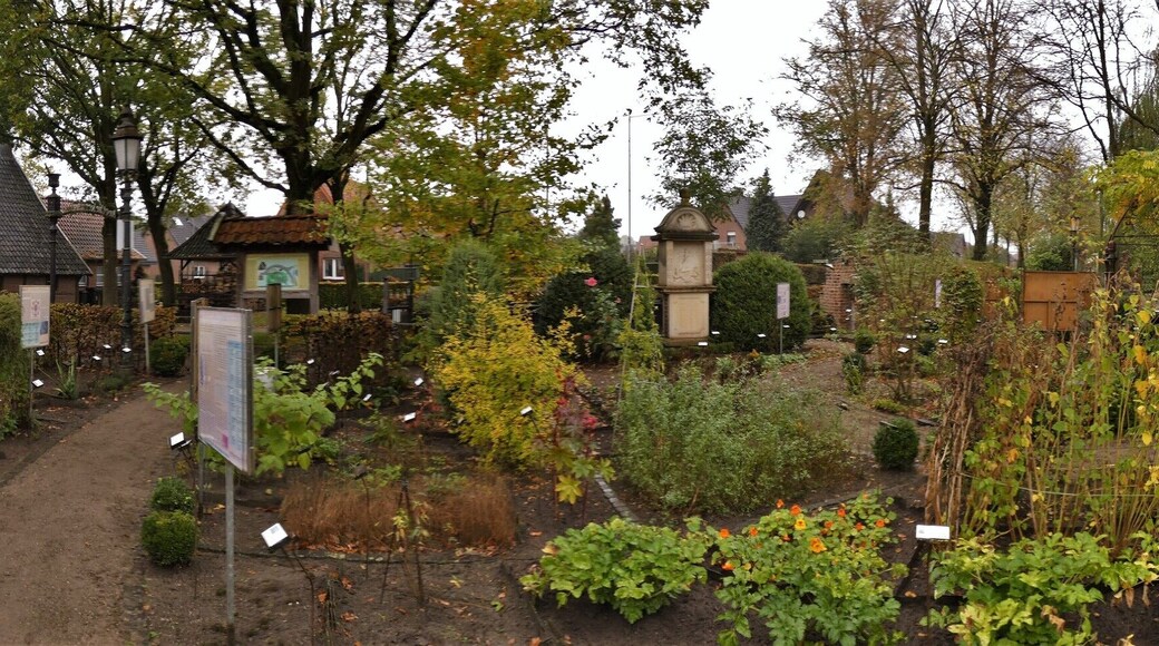 Panorama des Apothekergartens im Quellengrundpark in Borken-Weseke