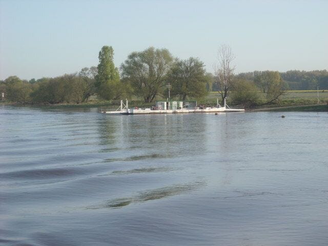 Ronney Fahre (The ferry at Ronney)