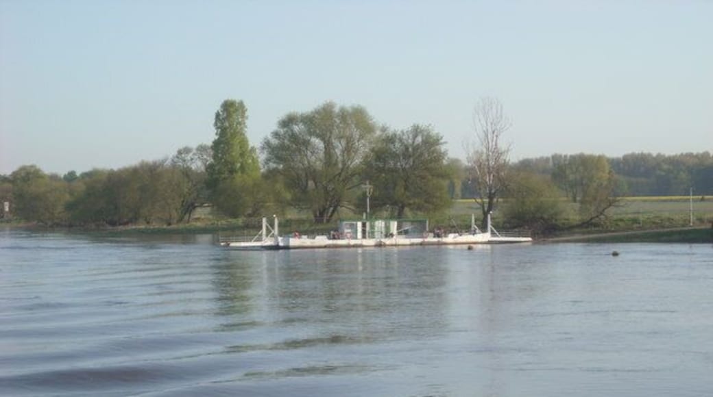 Ronney Fahre (The ferry at Ronney)