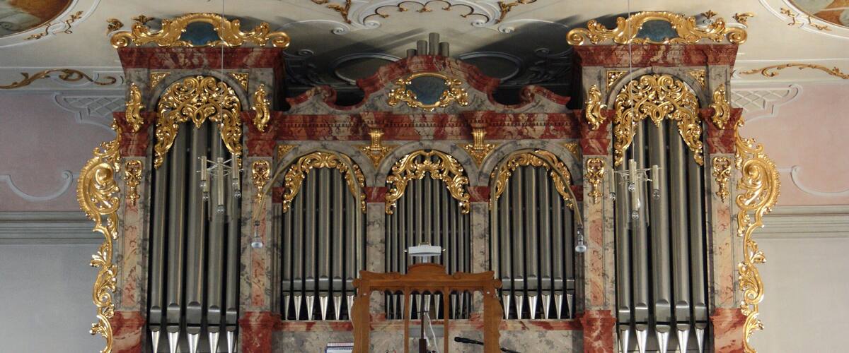 Pfarrkirche Mariä Himmelfahrt in Thannhausen (Schwaben); neubarocker Orgelprospekt