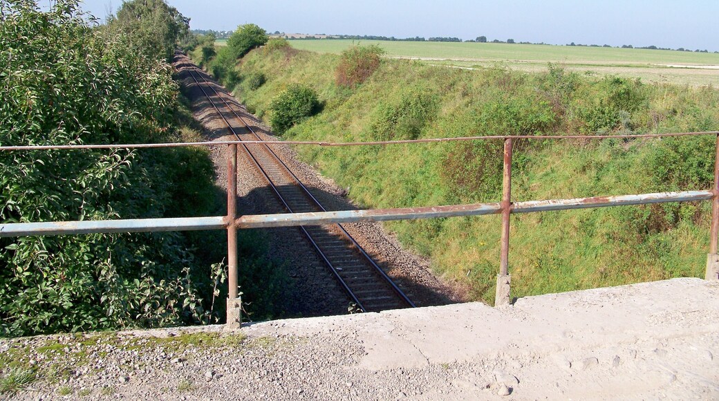 Brücke über die Bahnstrecke Eilenburg-Wurzen des Feldweges Im Ilsental als Verbindung zwischen der S19 Eilenburg-Böhlitz und der Straße Thallwitz-Böhlitz; Blick Richtung Eilenburg