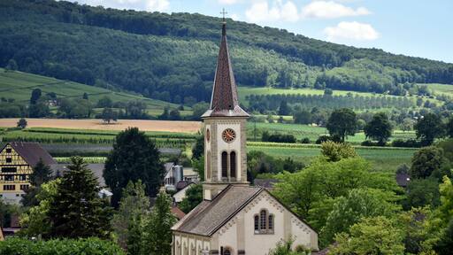 Laufen bei Sulzburg unter Wolken