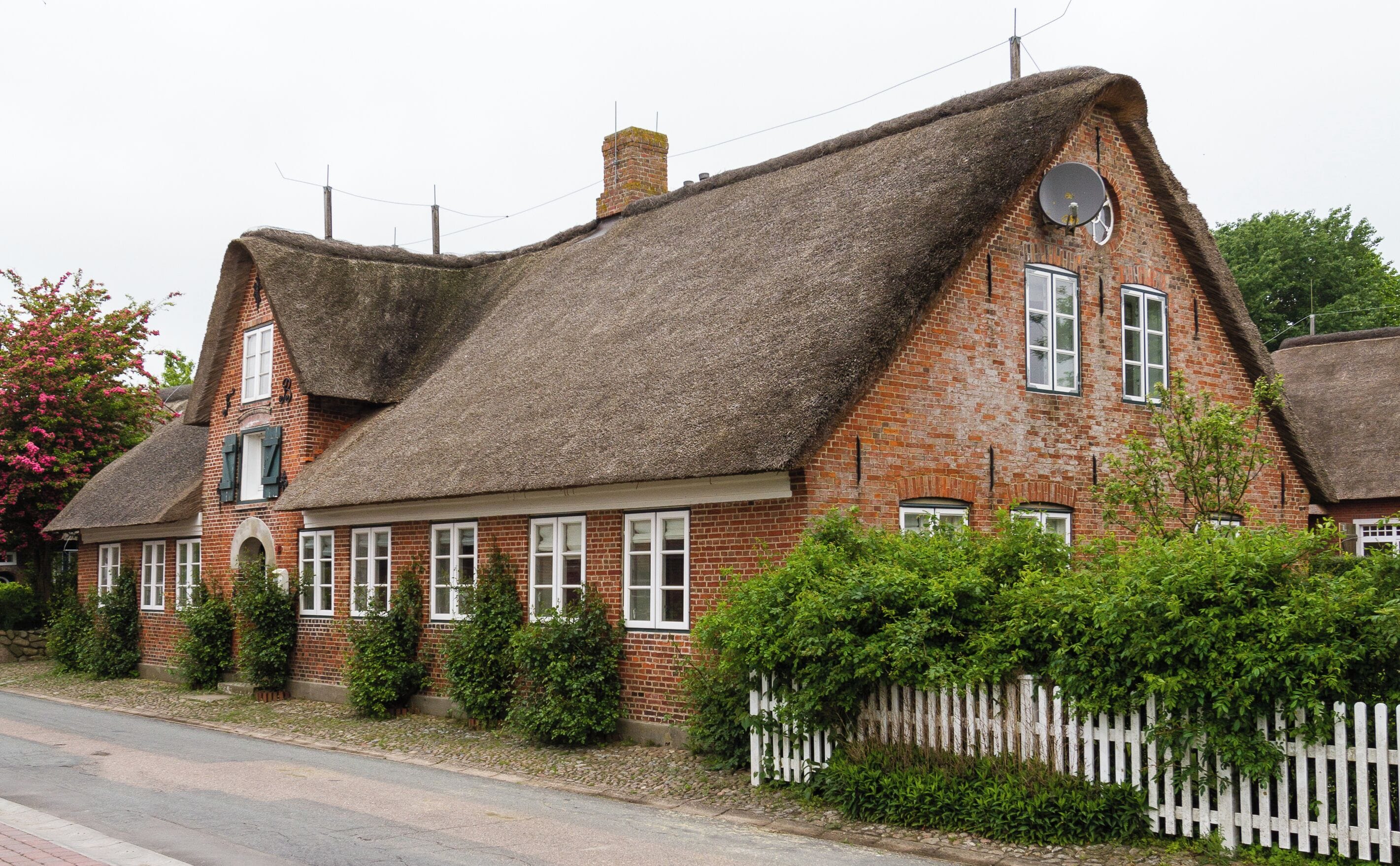 Designation: Uthland-Frisian house, extended Location: Uasterslaawswai House number: 30 Place: Süderende, Collective municipality Föhr-Amrum, District Nordfriesland, Schleswig-Holstein, Federal Republic of Germany Object identification: 6949