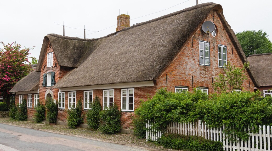 Designation: Uthland-Frisian house, extended Location: Uasterslaawswai House number: 30 Place: Süderende, Collective municipality Föhr-Amrum, District Nordfriesland, Schleswig-Holstein, Federal Republic of Germany Object identification: 6949