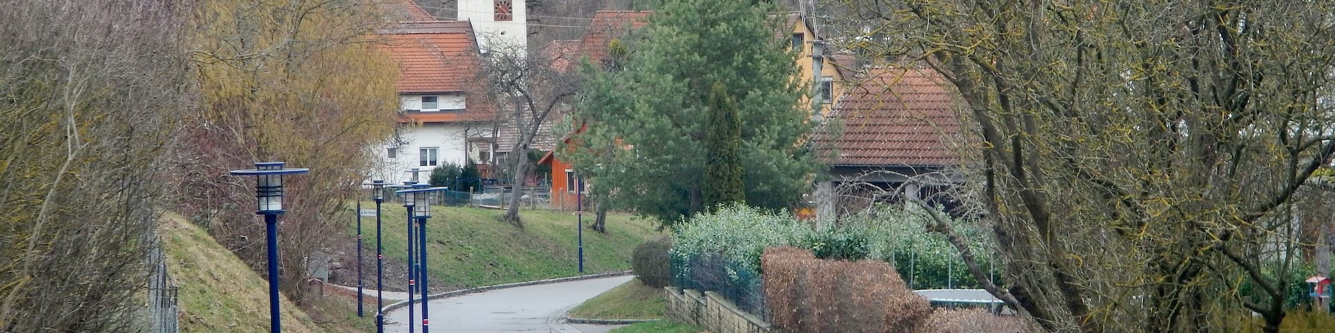 Beim 366 km langen Neckartalradweg: Blick auf die katholische Kirche St. Georg in Starzach-Sulzau