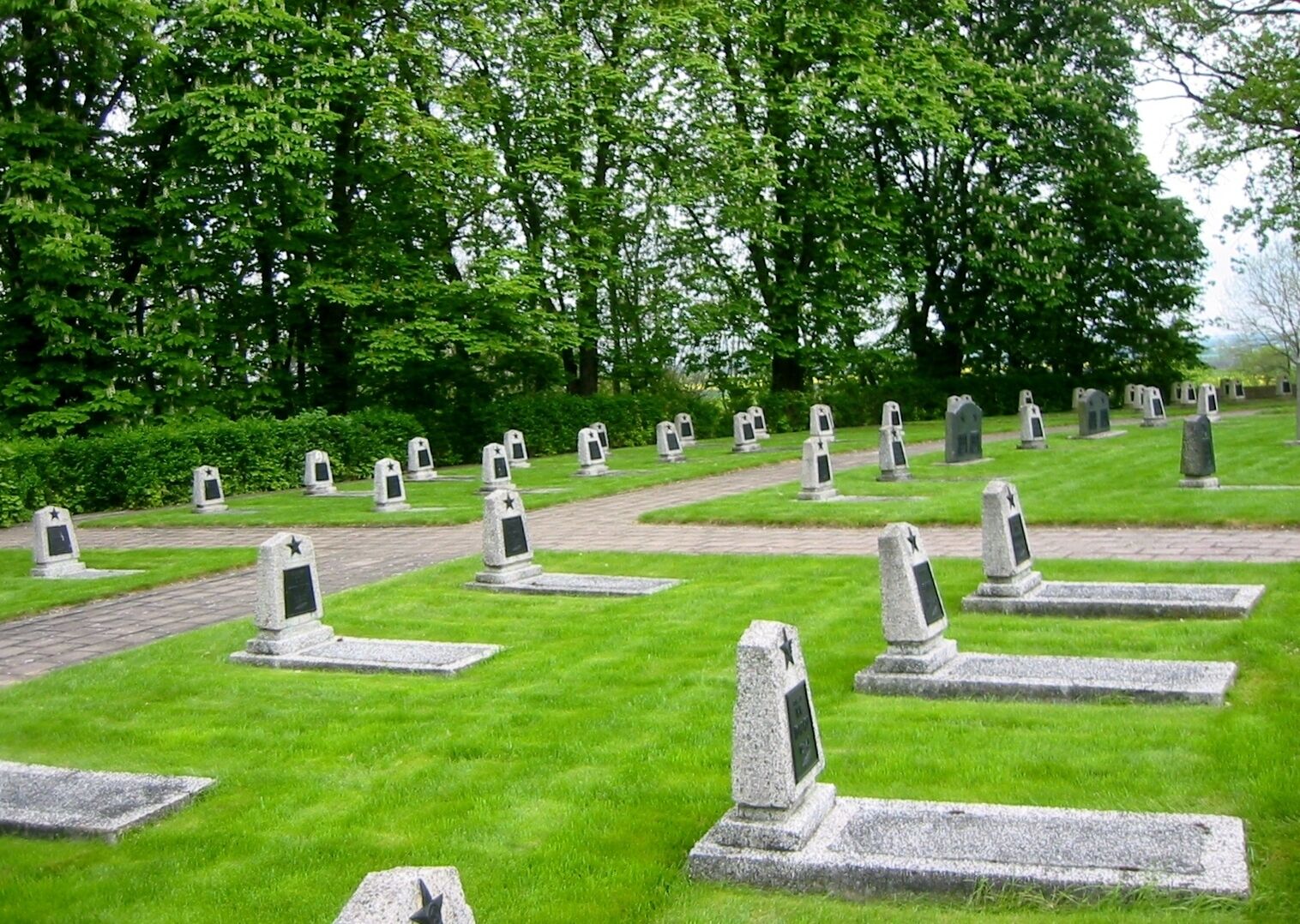 Ursprüngliches Gräberfeld mit den Gräbern 66 sowjetischer Soldaten, die bei der Schlacht ums Leben kamen. Die Gedenkstätte Seelower Höhen erinnert in der brandenburgischen Kreisstadt Seelow (Landkreis Märkisch-Oderland) an die Schlacht um die Seelower Höhen im Jahr 1945.