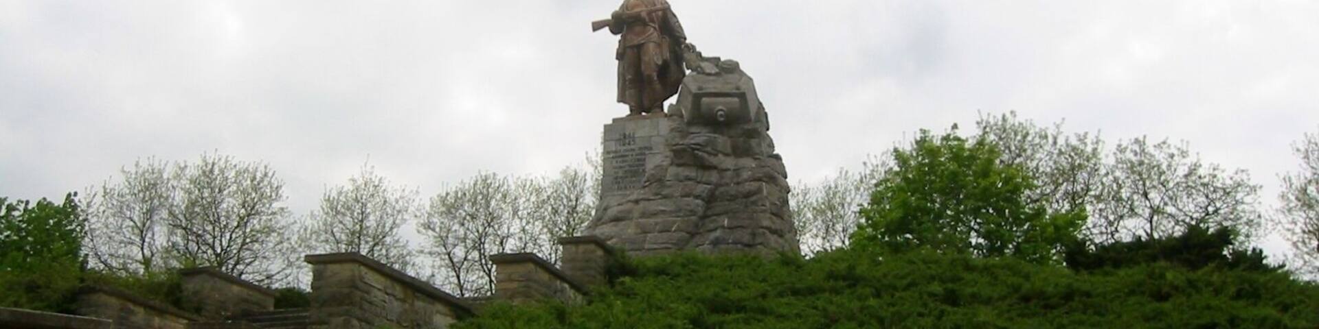 Die Gedenkstätte Seelower Höhen erinnert in der brandenburgischen Kreisstadt Seelow (Landkreis Märkisch-Oderland) an die Schlacht um die Seelower Höhen im Jahr 1945.