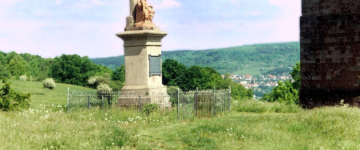 Siersburg (Siersburg-Rehlingen), cross statue in the ruined castle