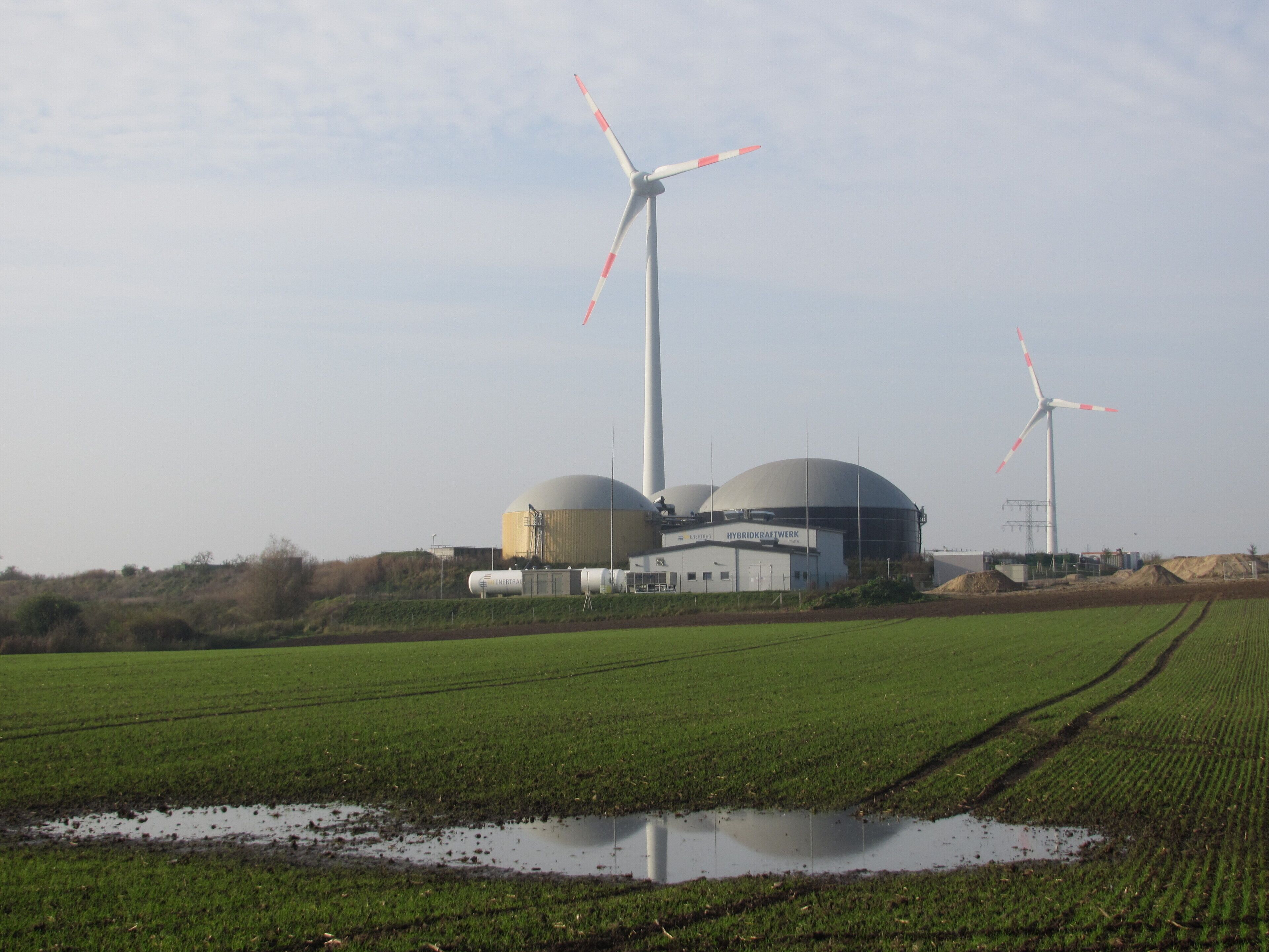 Hybridkraftwerk-hybrid-power-plant-Windkraftanlage-WKA-bei-Prenzlau