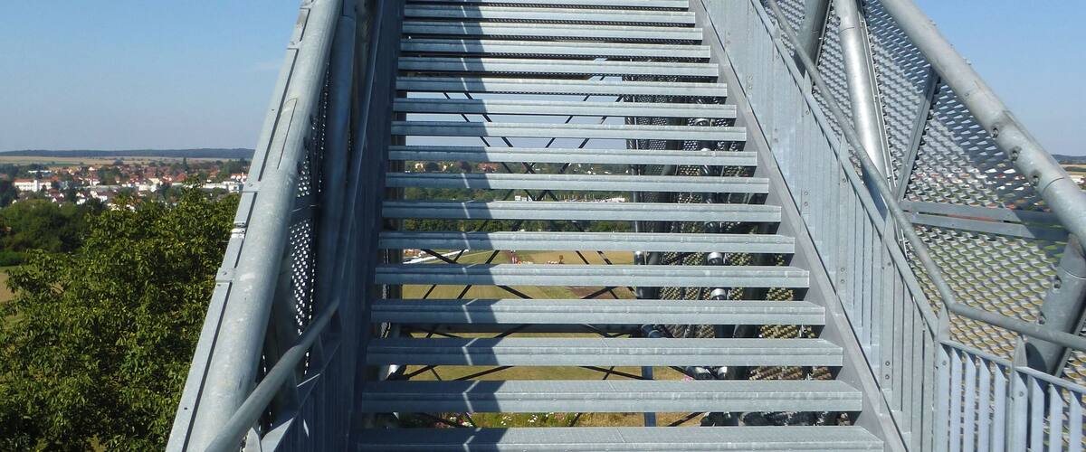 Limes Blick Öhringen; Blick von der unteren Plattform nordwärts zur oberen Plattform