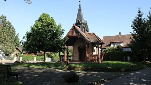 Eine Kapelle in Ötigheim, am Beginn des Kreuzweges in Richtung Volksschauspiele.